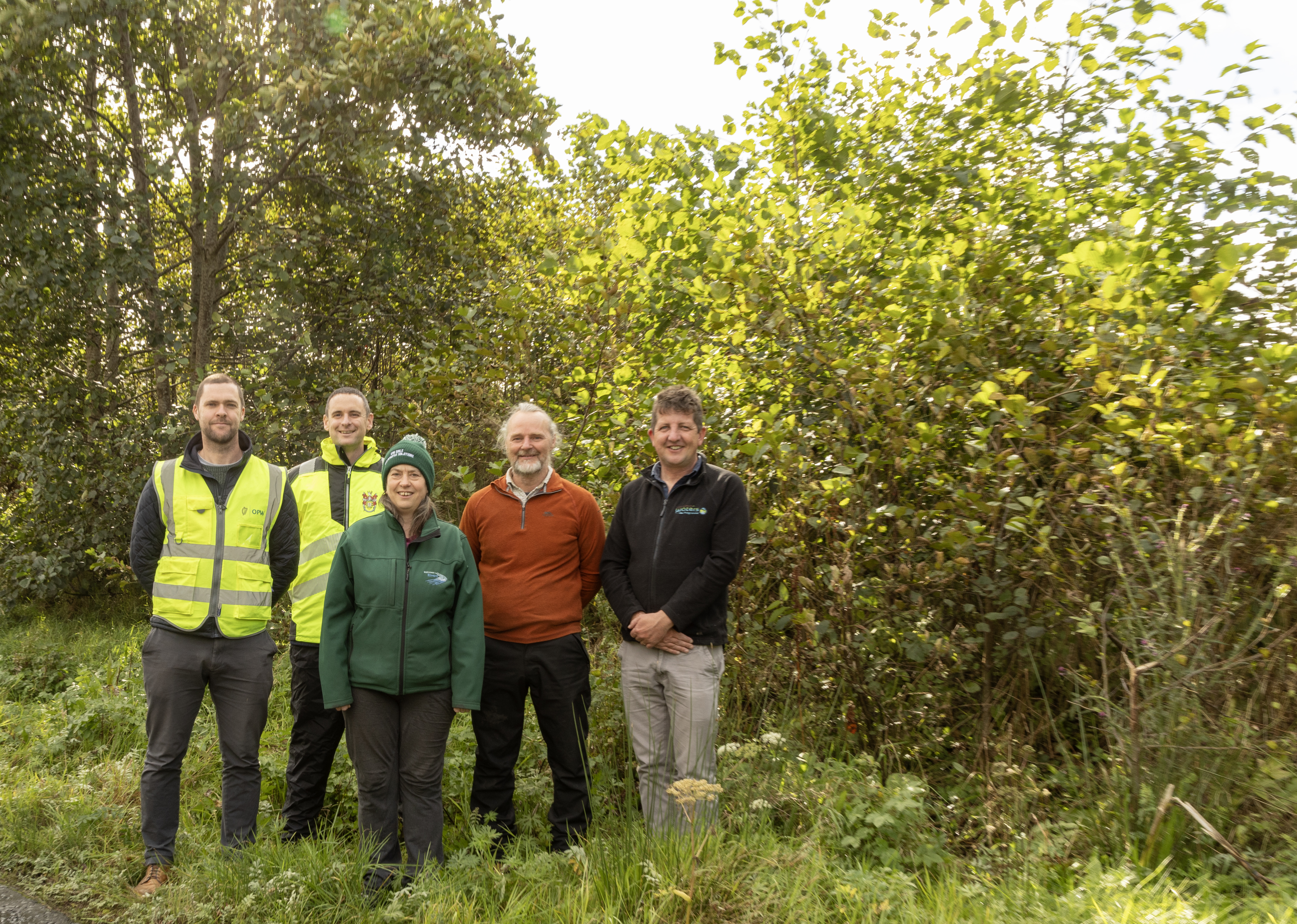 Picture at one of the KNOT pilot sites (L to R), Gareth McKane, OPW; Shane McMonagle, DCC; Claire and Kevin Moore, KPM Soils and; Jimmy McVeigh, LAWPRO. Photo by NW News Pix
