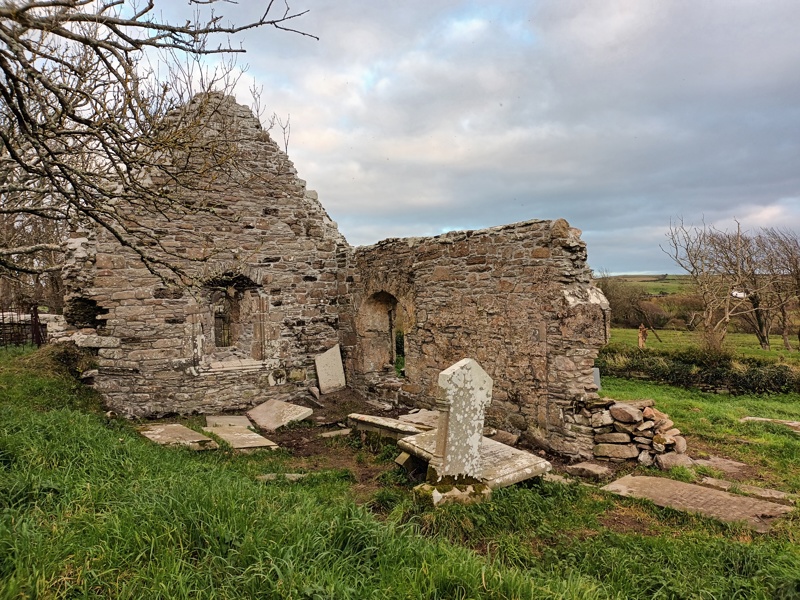 Maoiniú ar fáil le haghaidh séadchomharthaí seandálaíochta  i nDún na nGall