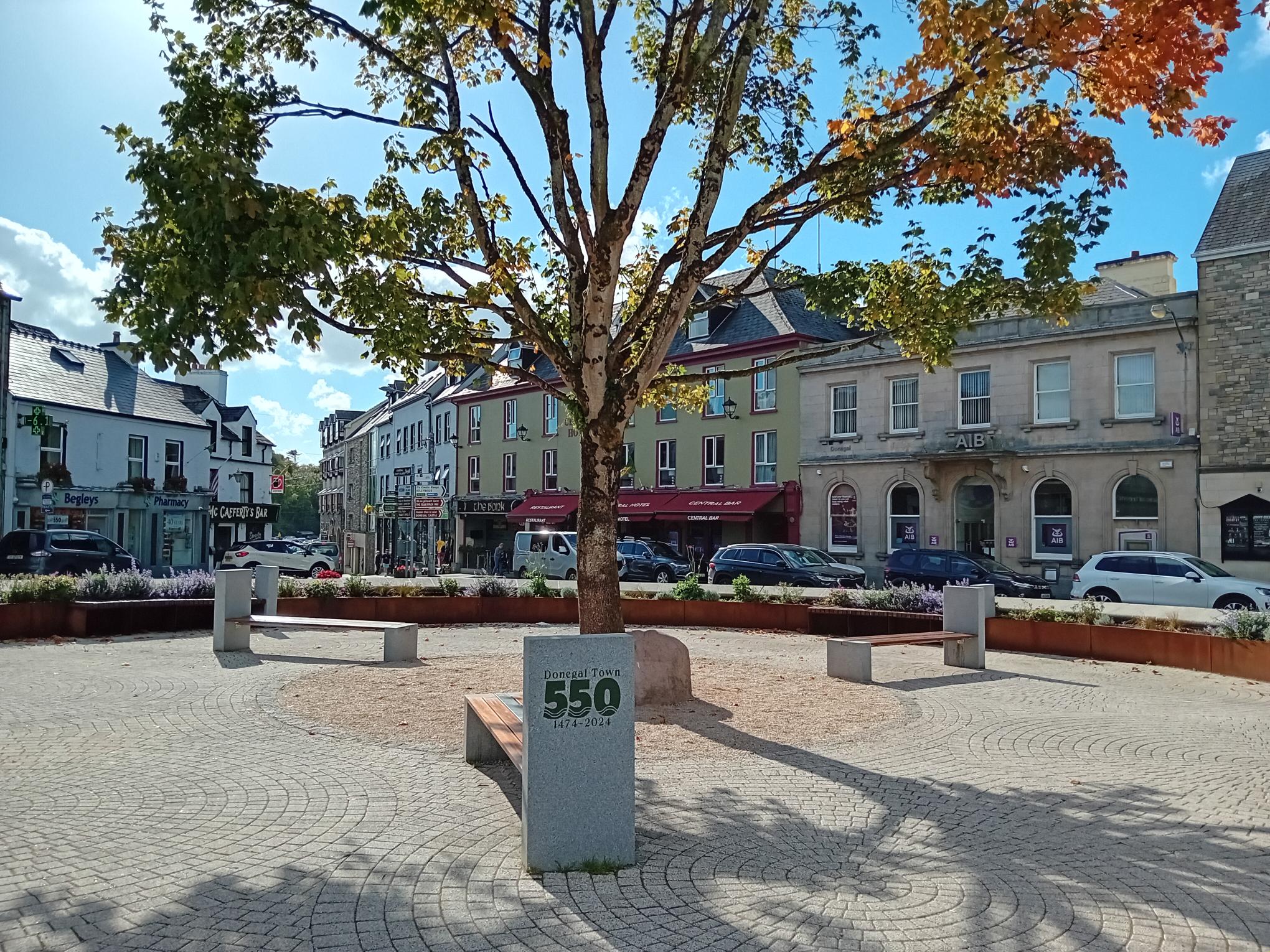 LSanna leabharlann Bhaile Dhún na nGall