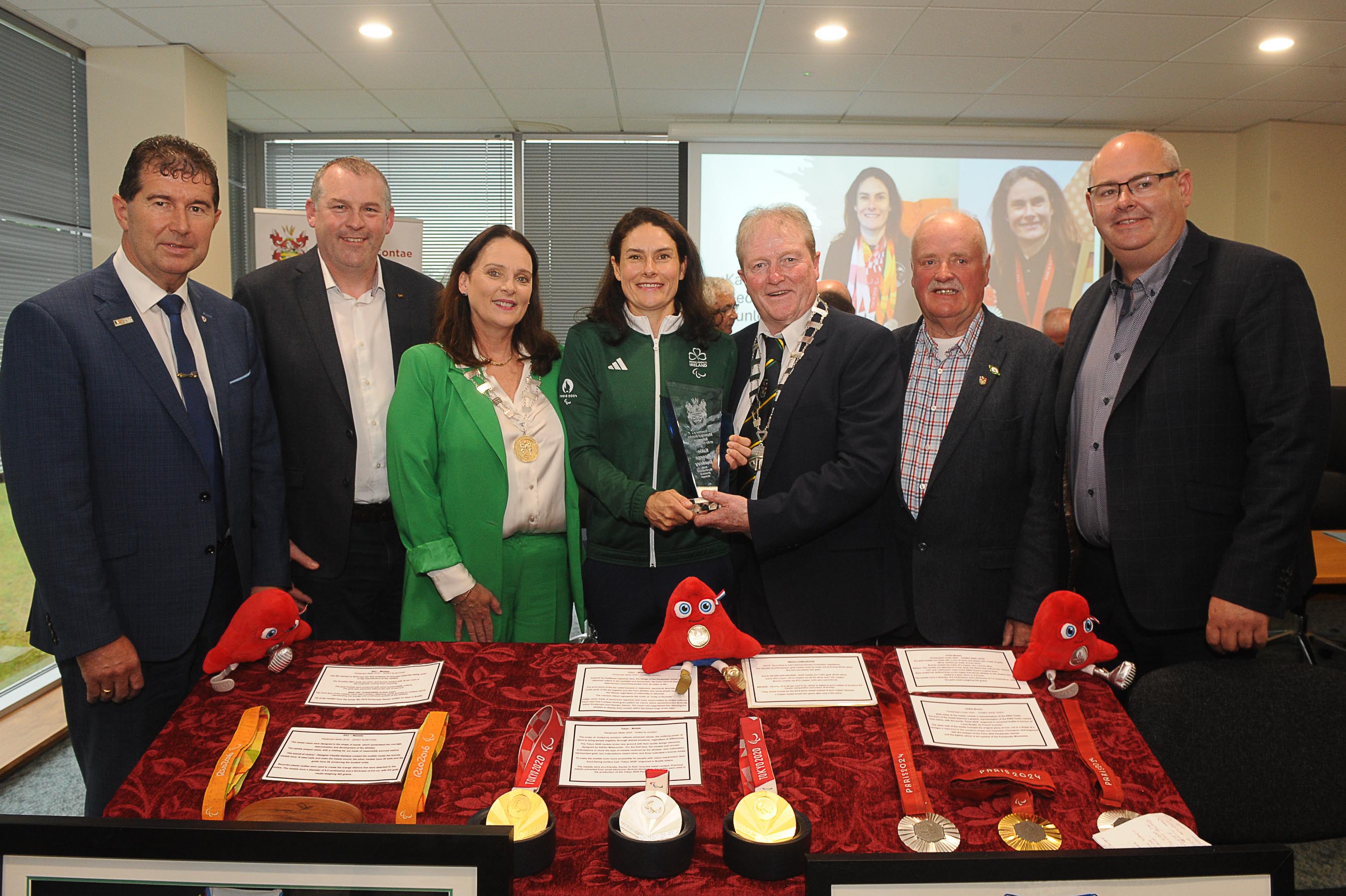 Katie George Dunlevy pictured with members of the Donegal Municipal District. Pictured (l-r) Clr Michéal Naughton, Clr. Jimmy Brogan, Clr Niamh Kennedy Cathaoirleach of Donegal County Council, Clr Noel Jordan Cathaoirleach Donegal Municipal District, Clr. Michael McMahon, and Clr. Michael Boyle.Photo by Gerard McHugh Photography