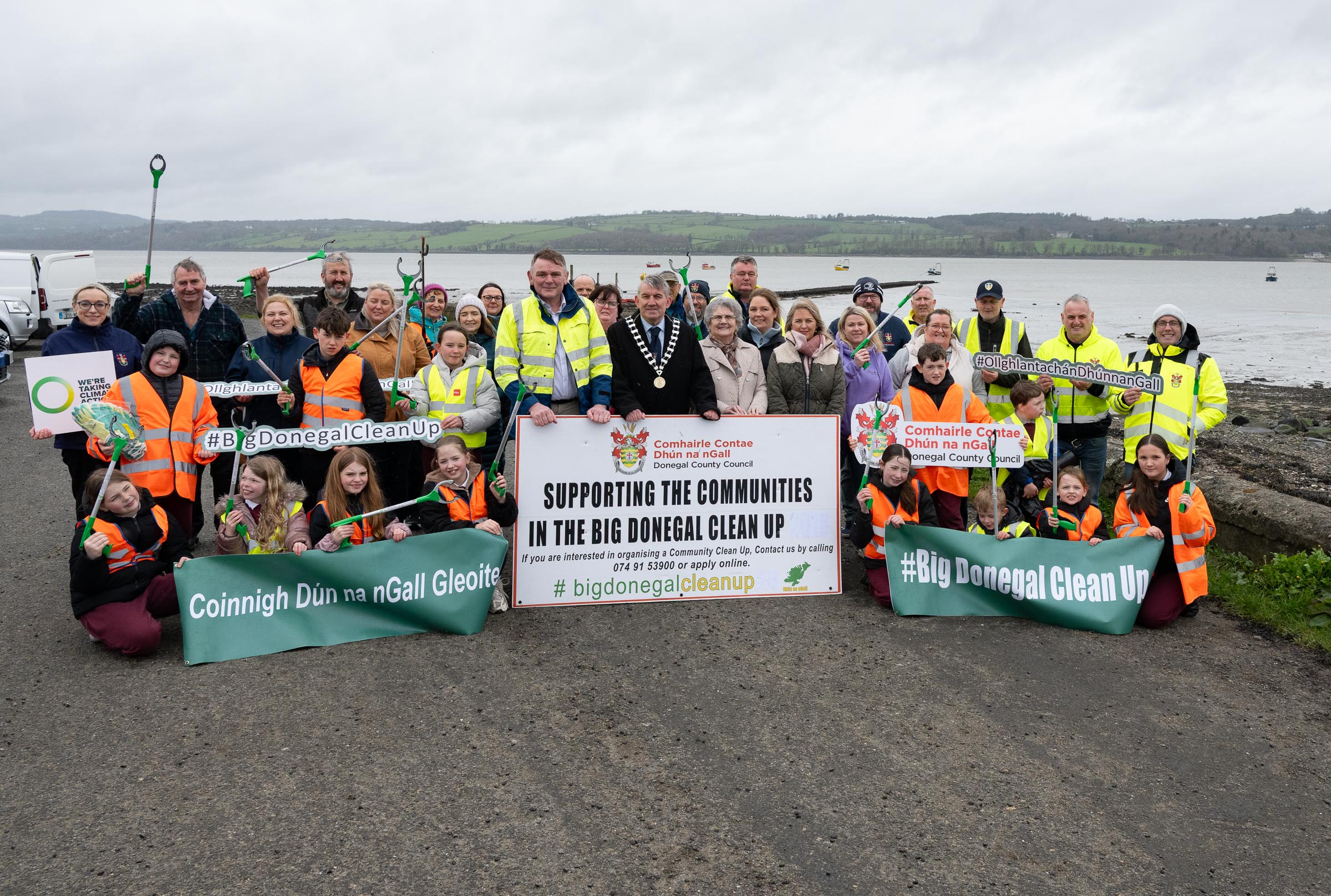Cathaoirleach of Donegal County Council, Cllr. Paul Canning, Director of Service, Michael Mc Garvey together with Council Staff, Volunteers and local children at the launch of the Big Donegal Clean Up 2026